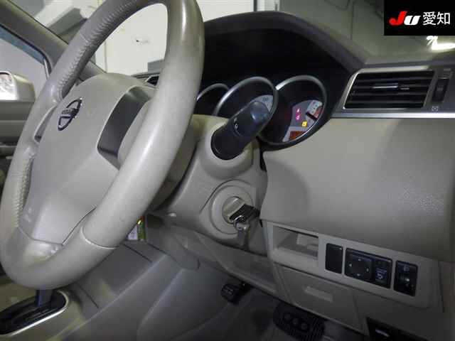 NISSAN TIIDA 2010