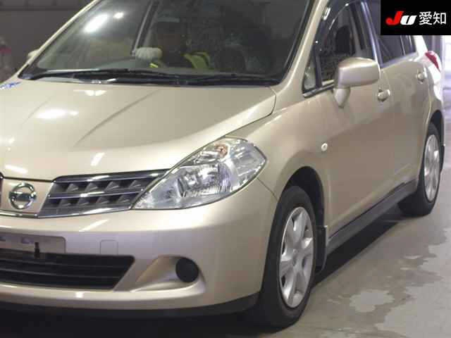 NISSAN TIIDA 2010