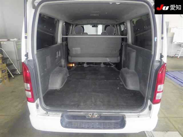 TOYOTA HIACE VAN 2009