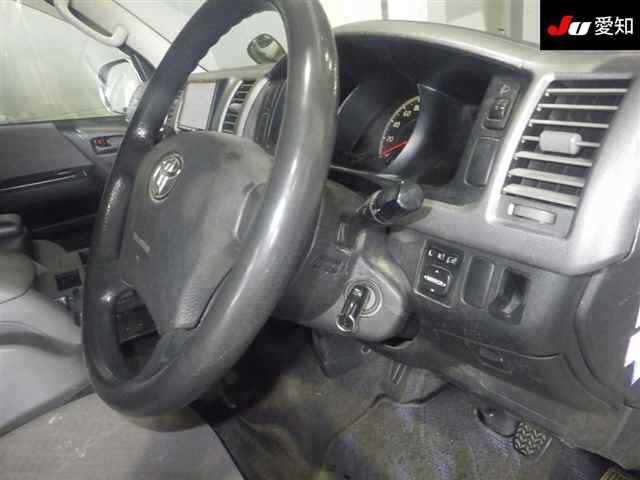 TOYOTA HIACE VAN 2009