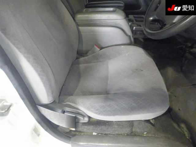 TOYOTA HIACE VAN 2009