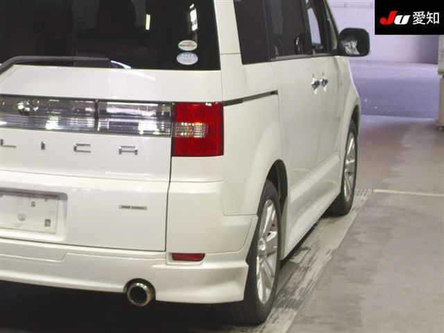 MITSUBISHI DELICA D5 2011