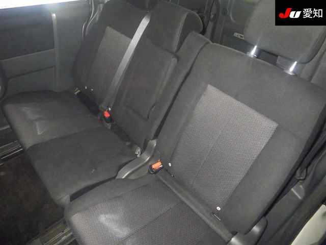MITSUBISHI DELICA D5 2011