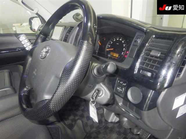 TOYOTA HIACE VAN 2016