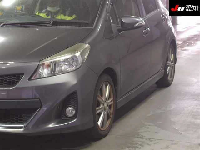 TOYOTA VITZ 2012