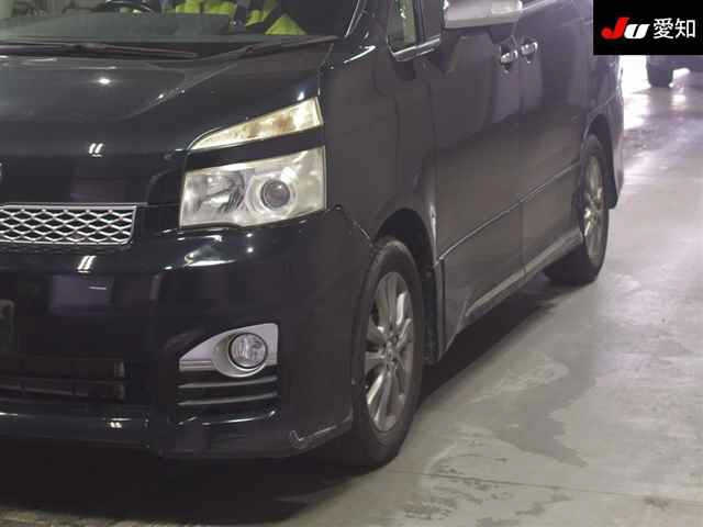 TOYOTA VOXY 2012