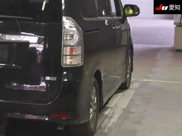 TOYOTA VOXY 2012