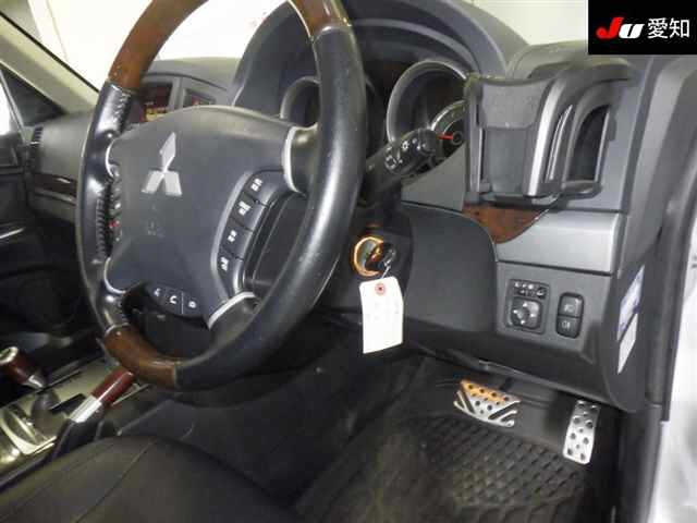 MITSUBISHI PAJERO 2013