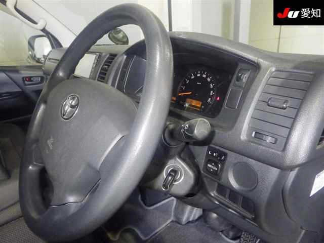 TOYOTA HIACE VAN 2017