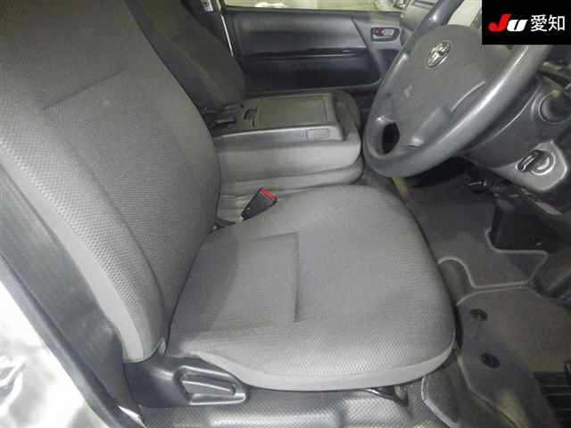 TOYOTA HIACE VAN 2017