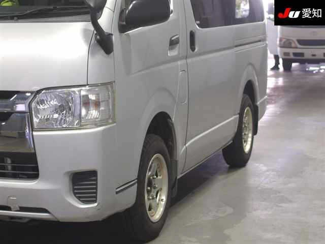 TOYOTA HIACE VAN 2017