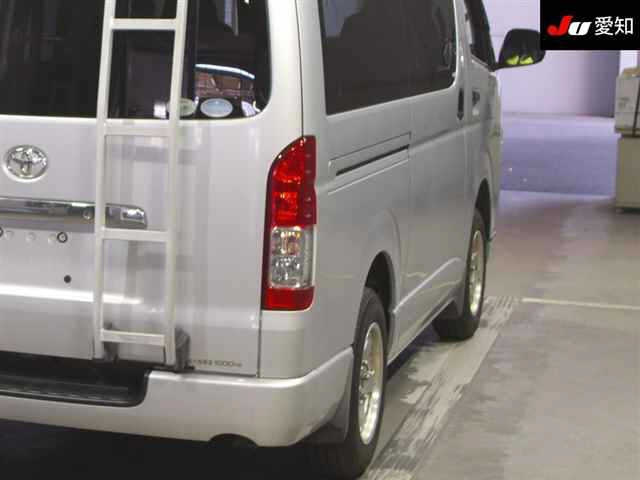 TOYOTA HIACE VAN 2017