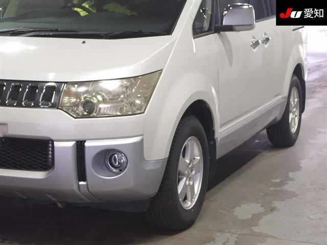 MITSUBISHI DELICA D5 2011
