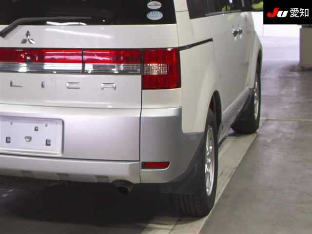 MITSUBISHI DELICA D5 2011