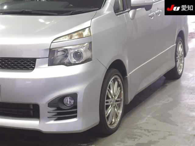 TOYOTA VOXY 2012