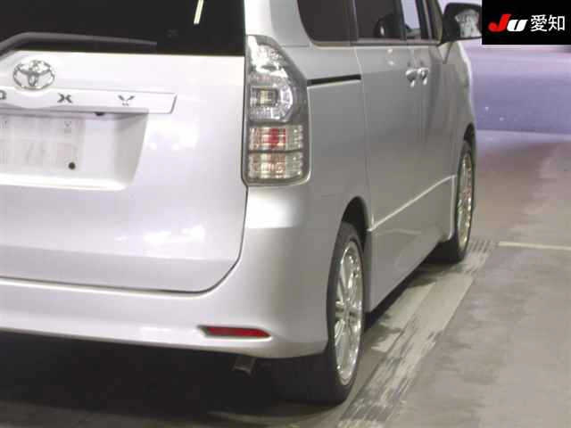 TOYOTA VOXY 2012