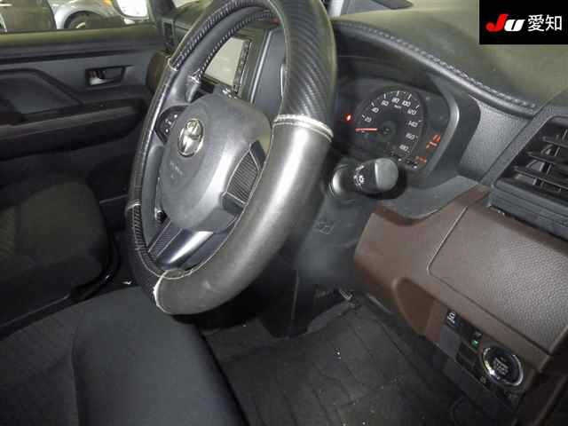 TOYOTA ROOMY 2018