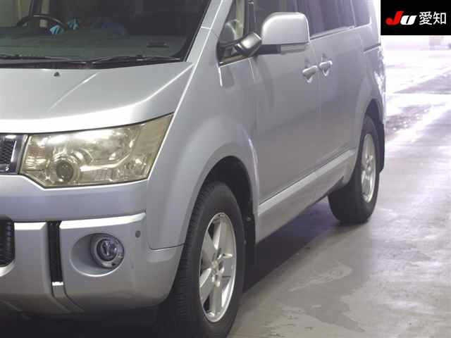 MITSUBISHI DELICA D5 2010