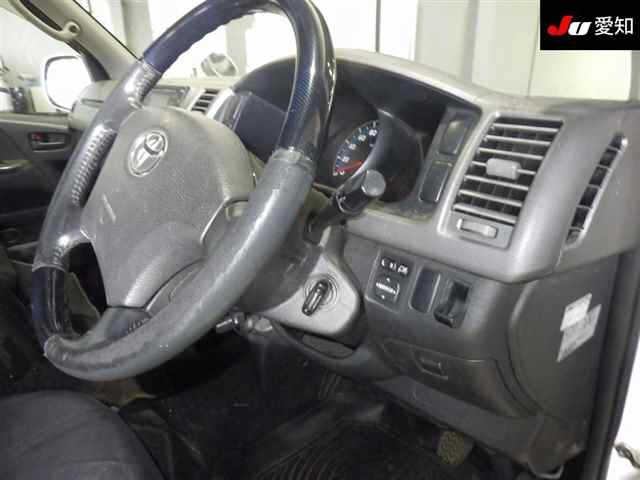 TOYOTA HIACE VAN 2013