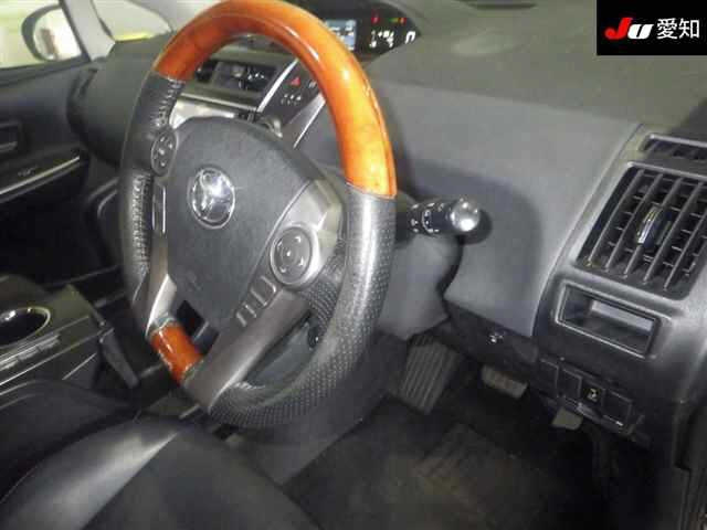TOYOTA PRIUS ALPHA 2015