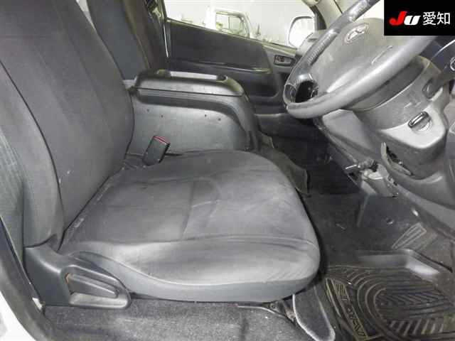 TOYOTA HIACE VAN 2013