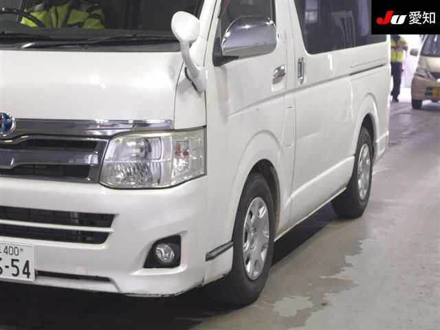 TOYOTA HIACE VAN 2013