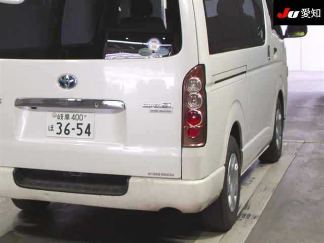 TOYOTA HIACE VAN 2013