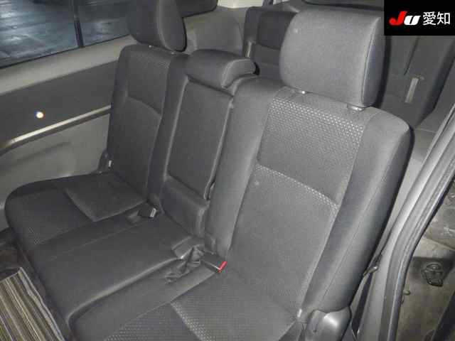 TOYOTA ISIS 2010