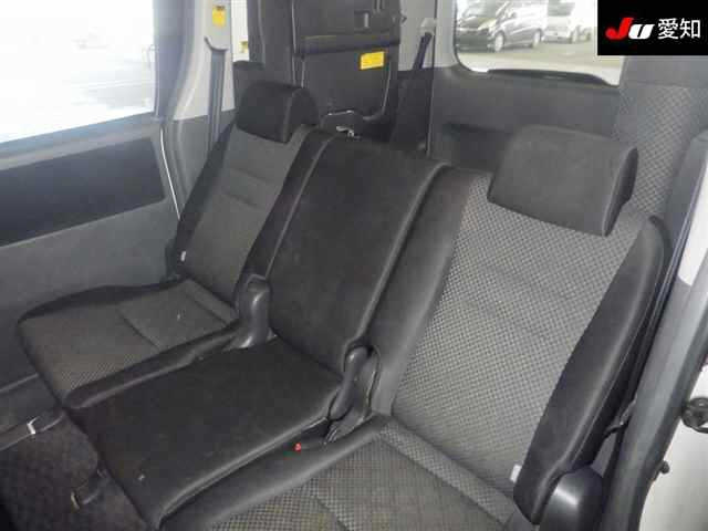 TOYOTA NOAH 2008