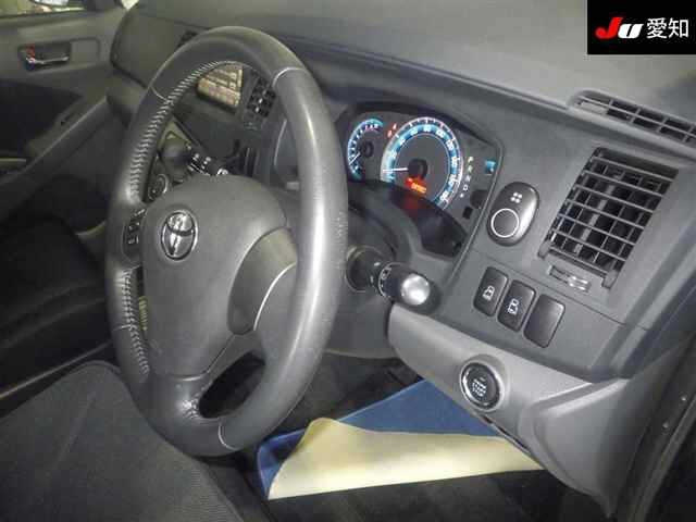 TOYOTA ISIS 2010