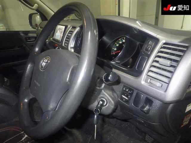 TOYOTA HIACE VAN 2011