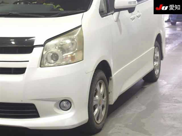 TOYOTA NOAH 2008
