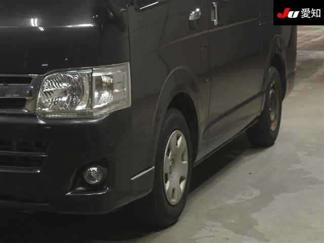 TOYOTA HIACE VAN 2011