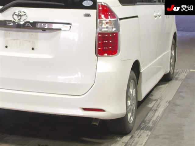 TOYOTA NOAH 2008