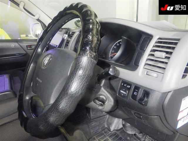 TOYOTA HIACE VAN 2013