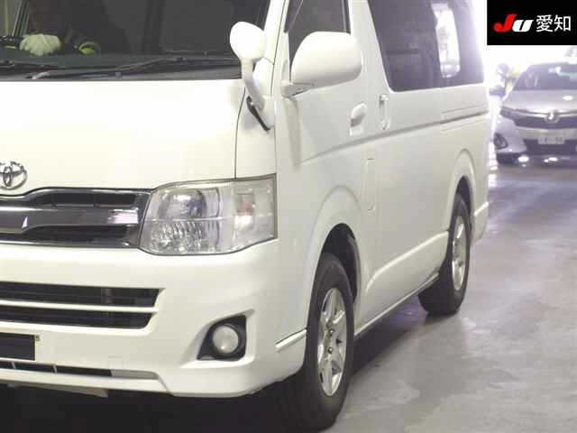 TOYOTA HIACE VAN 2013