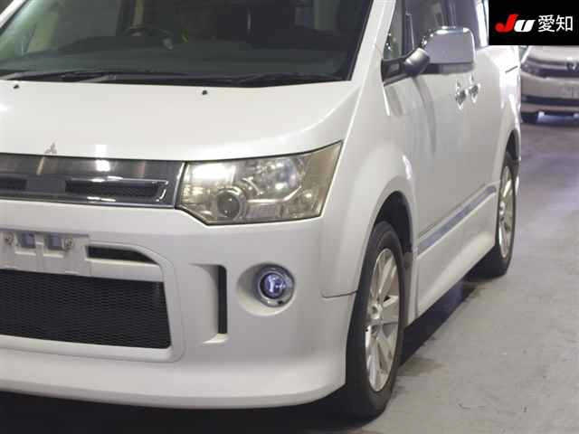 MITSUBISHI DELICA D5 2010