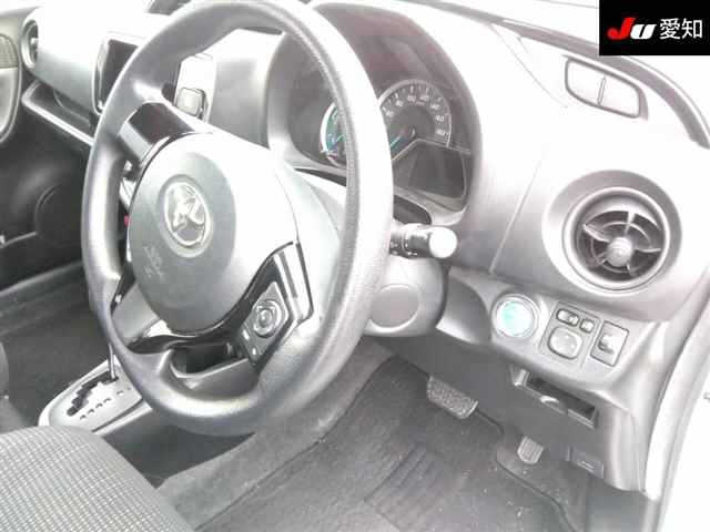 TOYOTA VITZ 2017