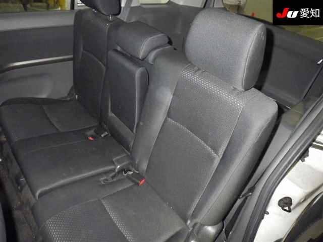 TOYOTA ISIS 2010