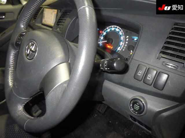 TOYOTA ISIS 2010