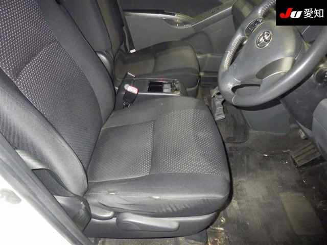 TOYOTA ISIS 2010