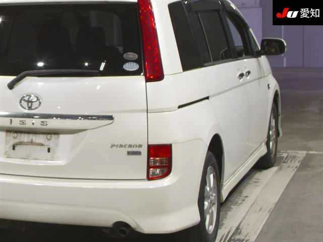 TOYOTA ISIS 2010
