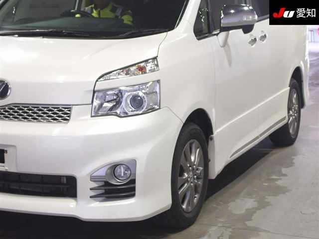 TOYOTA VOXY 2012