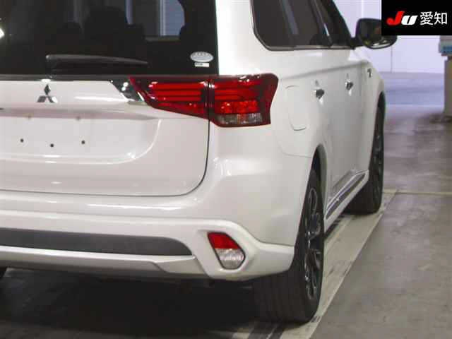 MITSUBISHI OUTLANDER PHEV 2015