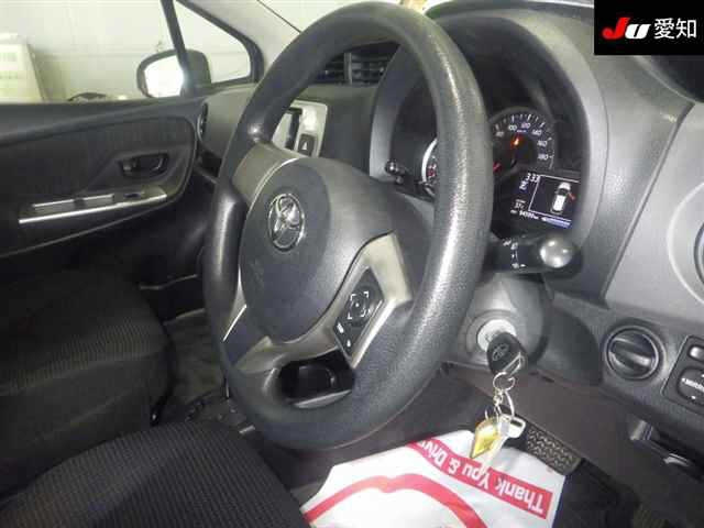TOYOTA VITZ 2014