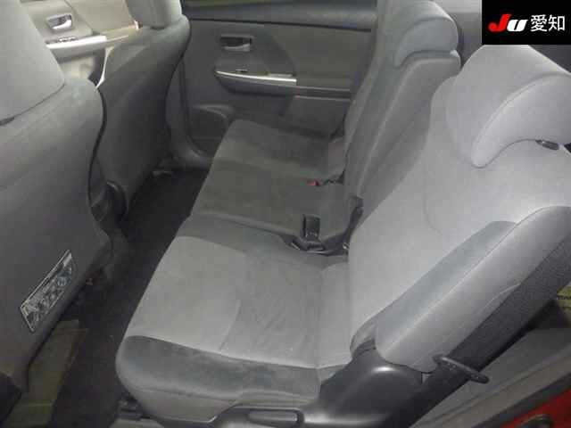 TOYOTA PRIUS ALPHA 2013