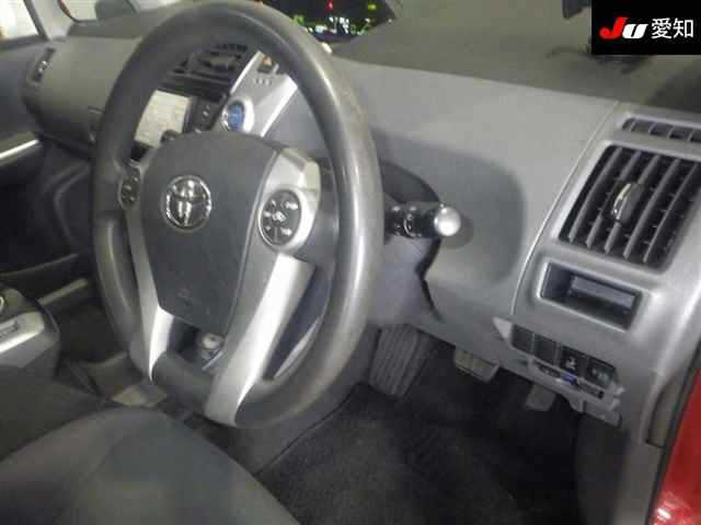 TOYOTA PRIUS ALPHA 2013
