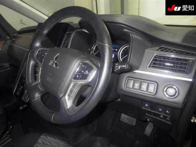 MITSUBISHI DELICA D5 2023