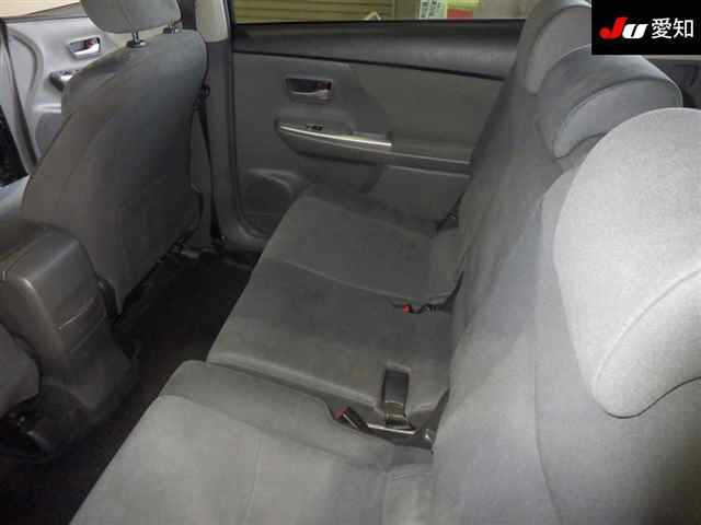 TOYOTA PRIUS ALPHA 2012