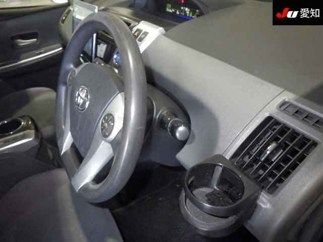 TOYOTA PRIUS ALPHA 2012